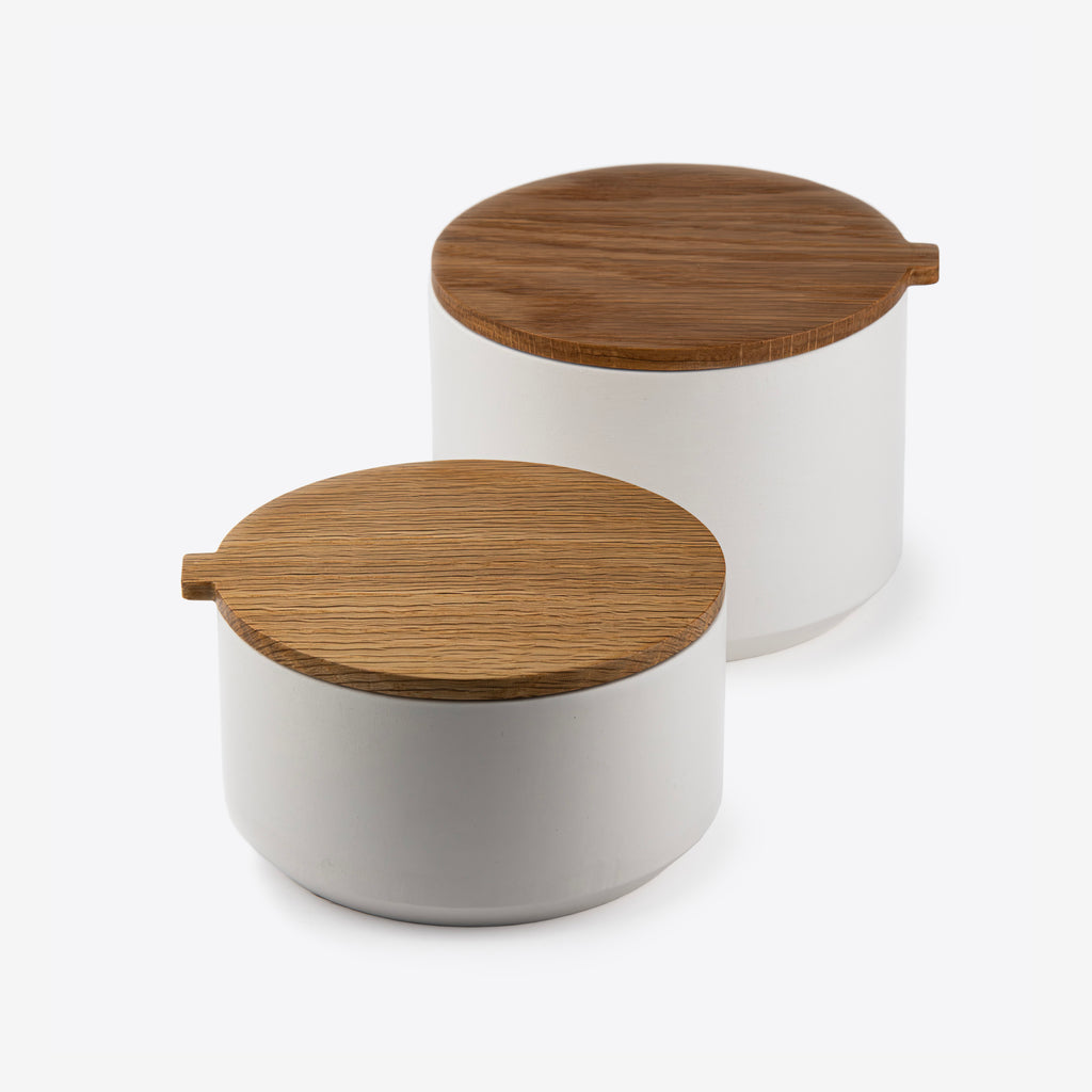 Canister in white ceramics and oak wood lid by Wolf Miu