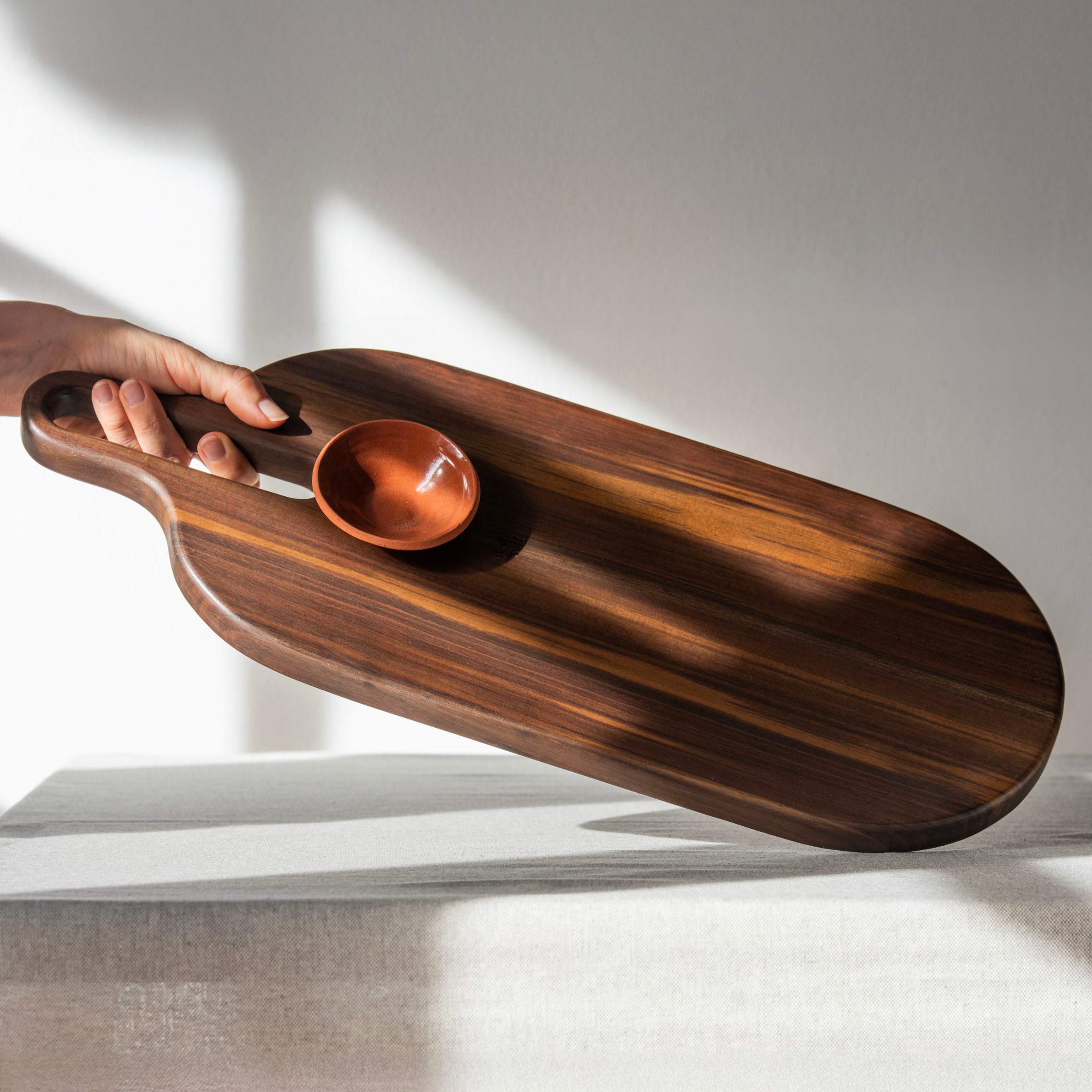 Wolf & Miu Serving Board - Thumbnail 2